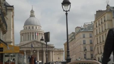 Ünlü Pantheon 'lu Paris caddesi. Yüksek kalite 4k görüntü