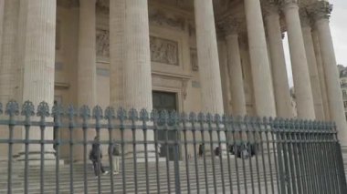 Paris 'teki Pantheon giriş salonu alçak açılı. Yüksek kalite 4k görüntü