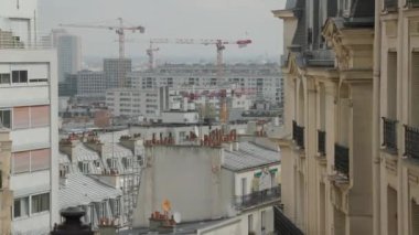 Montmartre merdivenlerinden Paris 'e güzel bir manzara. Yüksek kalite 4k görüntü