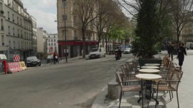 Paris, Fransa 'nın Montmartre bölgesindeki sokaklar. Yüksek kalite 4k görüntü