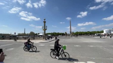 Paris Concorde Meydanı 'nda trafik vardı. Yüksek kalite 4k görüntü