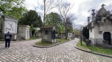 Fransa, Paris 'teki ünlü Pere Lchaise mezarlığı. Yüksek kalite 4k görüntü