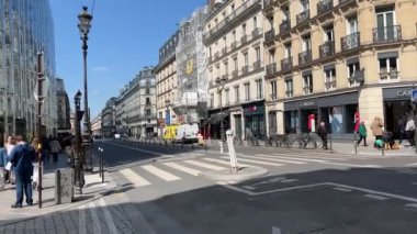 Chatelet Les Halles 'deki Paris sokak sahnesi. Yüksek kalite 4k görüntü