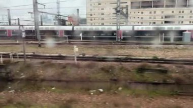 Tren Paris Gare de Lyon 'dan kalkıyor. Yüksek kalite 4k görüntü
