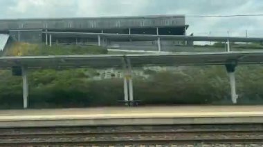 Fransız manzarası TGV yüksek hız treninden izleniyor. Yüksek kaliteli FullHD görüntüler