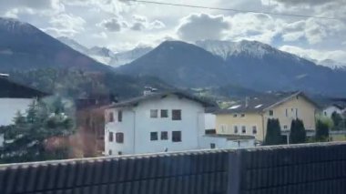 Avusturya, Tyrol 'da tren yolculuğu. Yüksek kalite 4k görüntü