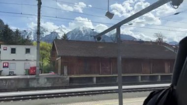 Avusturya, Tyrol 'da tren yolculuğu. Yüksek kalite 4k görüntü