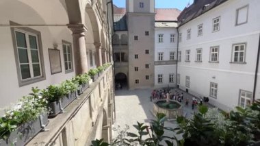 Landhaus Linz, Yukarı Avusturya hükümetinin iç mahkeme koltuğu. Yüksek kalite 4k görüntü