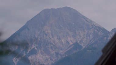 Carinthia 'da Faaker See yakınlarında Mittagskogel zirvesi. Yüksek kalite 4k görüntü