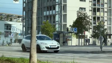 Viyana Sonnwendviertel 'de trafik zamanı. Yüksek kaliteli FullHD görüntüler