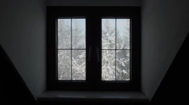 Yurt penceresinden kış manzarası. Yüksek kalite 4k görüntü