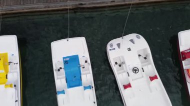 Alp Gölü 'nde pedallı tekneler. Yüksek kalite 4k görüntü