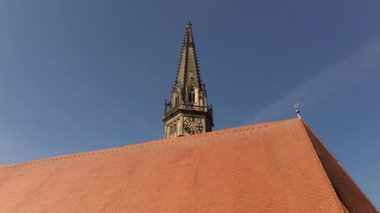 Yukarı Avusturya 'daki Steyr kentinin kilise havacılığı. Yüksek kalite 4k görüntü