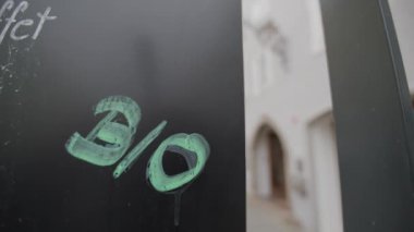 Almanca karatahtada organik el yazısı. Yüksek kalite 4k görüntü