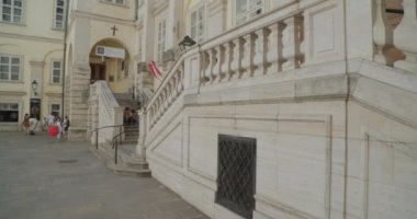 Viyana Hofburg Sarayı 'nda Schweizerhof iç mahkemesi. Yüksek kalite 4k görüntü