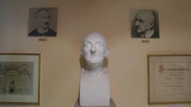 Besteci Anton Bruckner büstü ve müzede fotoğraflar. Yüksek kalite 4k görüntü