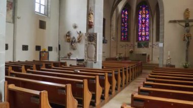 Bad Kreuzen, Yukarı Avusturya 'daki Katolik kilisesi. Yüksek kalite 4k görüntü