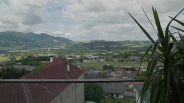 Schlierbach Manastırı 'ndan Kremstal Vadisi' ne. Yüksek kalite 4k görüntü