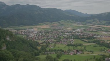 Kirchdorf ve Micheldorf ile Kremstal Vadisi 'ne bakın. Yüksek kalite 4k görüntü