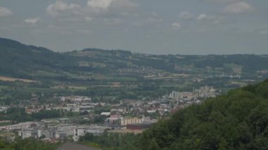 Kirchdorf ve Micheldorf ile Kremstal Vadisi 'ne bakın. Yüksek kalite 4k görüntü