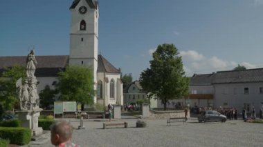 Yukarı Avusturya Muehlviertel 'deki Freistadt yakınlarında Windhaag' daki katolik kilise. Yüksek kalite 4k görüntü