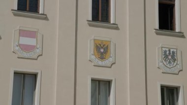 Eski Avusturya arması belediye binasında resmedilmiş. Yüksek kalite 4k görüntü