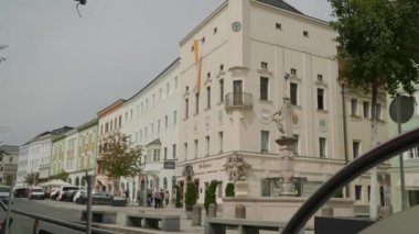 Dietmarbrunnen 'li Ried im Innkreis kasaba meydanı. Yüksek kalite 4k görüntü