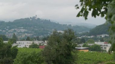 Linz 'deki Poestlingberg, Leonding' den izledi. Yüksek kalite 4k görüntü