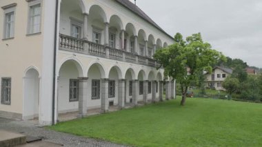 Ansfelden, Yukarı Avusturya 'daki barok papaz evi. Yüksek kalite 4k görüntü