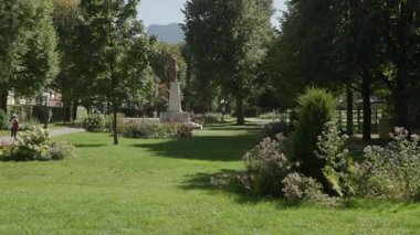 Yazın kötü Ischl Kurpark spa bahçeleri. Yüksek kalite 4k görüntü