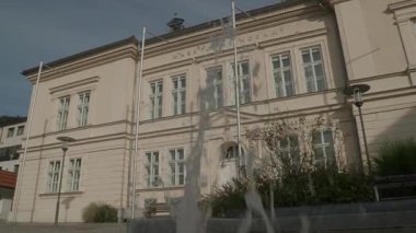 Yukarı Avusturya 'da çeşmeli yerel belediye binası. Yüksek kalite 4k görüntü