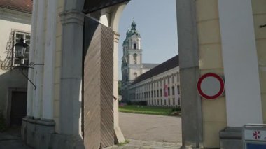 Barok Manastırı 'nın ön cephesi St. Florian, Yukarı Avusturya. Yüksek kalite 4k görüntü