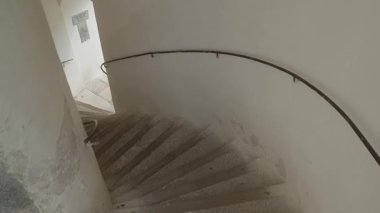 Eski binadaki taş merdiven. Yüksek kalite 4k görüntü