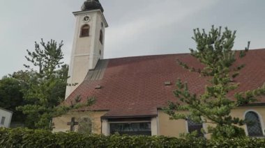 Yukarı Avusturya 'daki Steyregg kilisesi. Yüksek kalite 4k görüntü