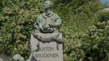 Yukarı Avusturya, Steyr 'deki besteci Anton Bruckner anıtı. Yüksek kalite 4k görüntü