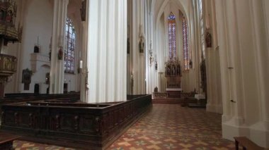 Tarihi Stadtfarrkirche Steyr 'in içi. Yüksek kalite 4k görüntü