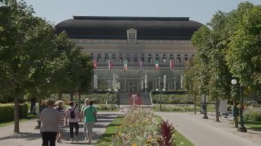 Yazın kötü Ischl Kurpark spa bahçeleri. Yüksek kalite 4k görüntü