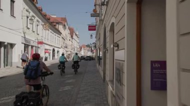 Steyr 'deki Gruenmarkt tarihi caddesi. Yüksek kalite 4k görüntü