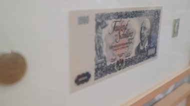 Bin Schilling banknotu besteci Anton Bruckner 'ı resmediyor. Yüksek kalite 4k görüntü