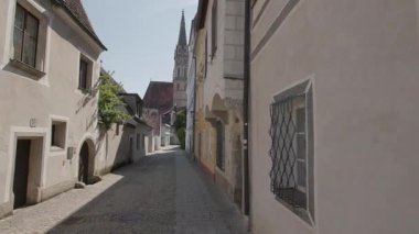 Yukarı Avusturya, Steyr 'deki Berggasse' de tarihi evler. Yüksek kalite 4k görüntü
