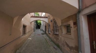 Steyr 'deki eski kilise yolu. Yüksek kalite 4k görüntü