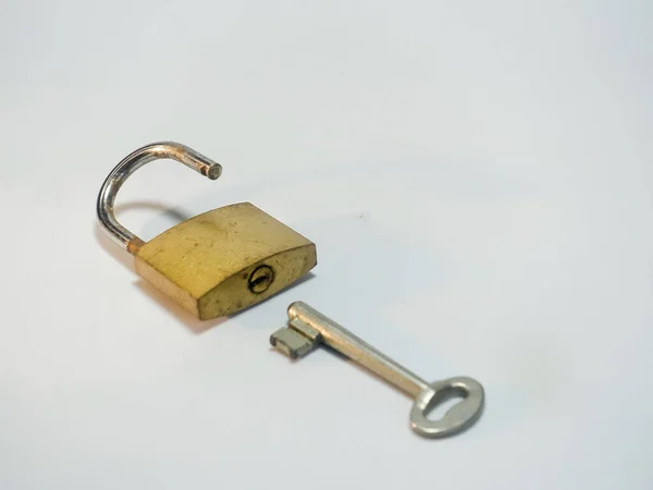 Metal Lock Key Isolated White Background Studio Shoot Indoors Day — Stock Photo, Image