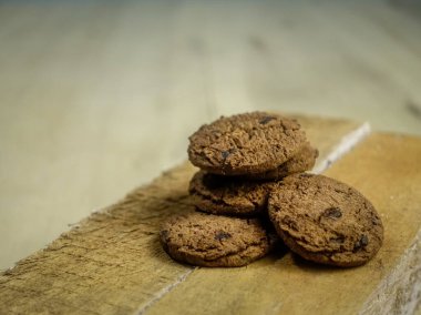 Lezzetli çikolatalı kurabiyelerin arka plan konsepti, ulusal kurabiye günü için tasarım, ulusal çikolata parçalı gün, dünya çikolata günü