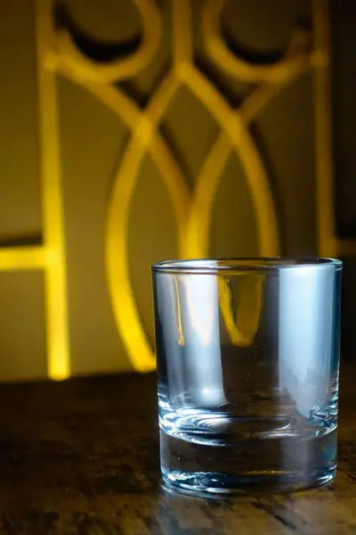 透明的白底酒杯 威士忌杯 — 图库照片