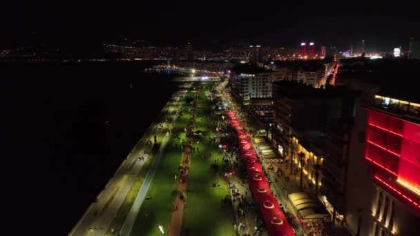 Nadšení Lidé Nesoucí Velkou Tureckou Vlajku Oslavu 100 Výročí Osvobození — Stock video