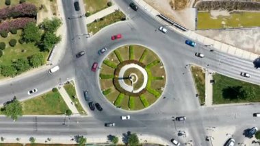 Trafikteki araçların hava zaman ayarlı görüntüsü