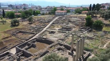 İzmir 'in Bayraklı Tepesi' nin hava görüntüleri.