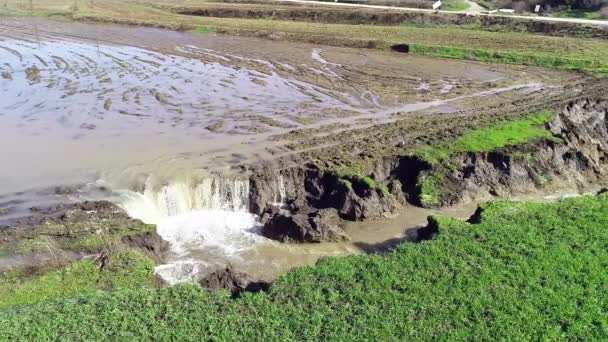 Повітряний Вид Підземного Водоспаду Раковини Коли Вода Тече Відео — стокове відео