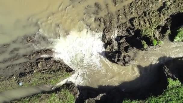 Widok Lotu Ptaka Podziemny Wodospad Miarę Przepływu Wody Wideo — Wideo stockowe