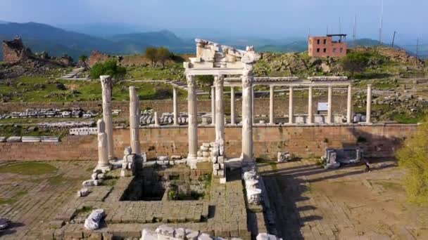 Luchtfoto Van Bergama Pergamon Oude Stad Acropolis Oude Theater Hoge — Stockvideo